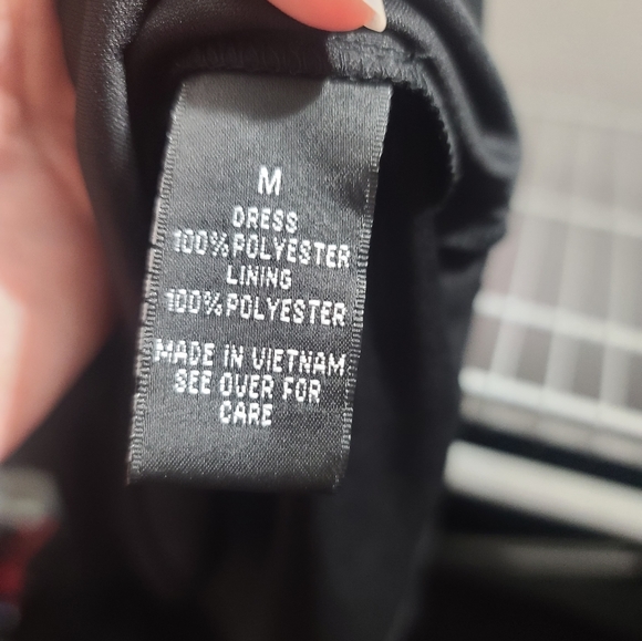 Dress - Picture 4 of 9